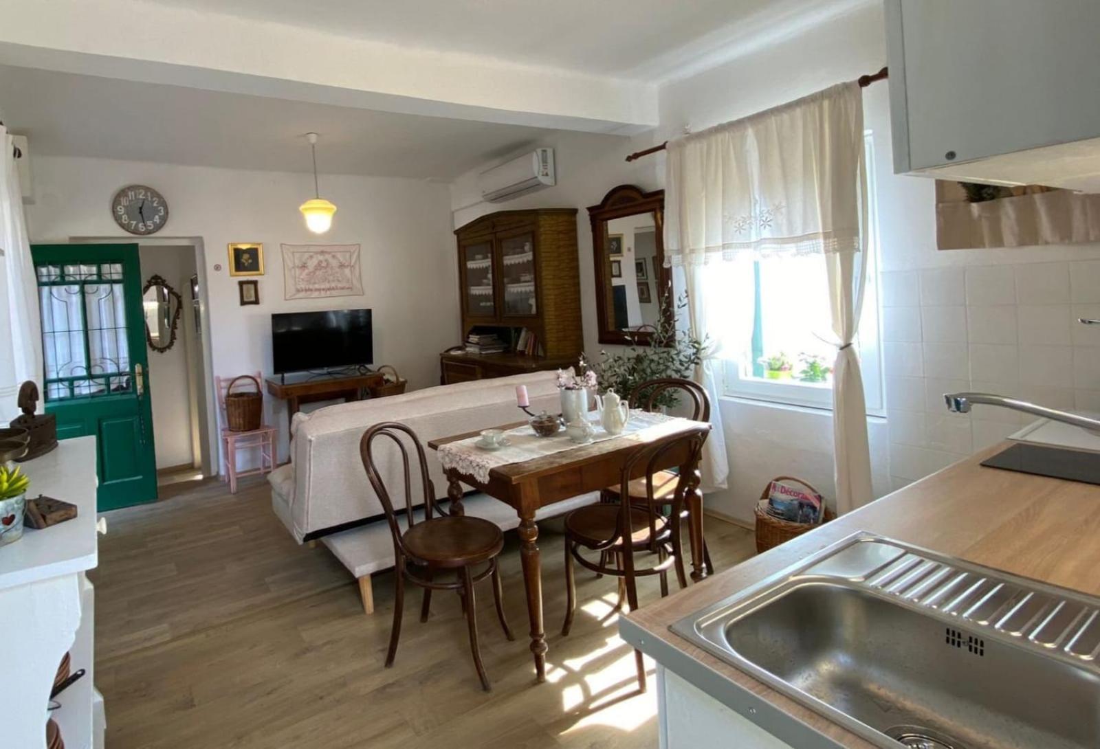 Dida Roko, Rustikalni Apartman S Terasom Каштела Экстерьер фото