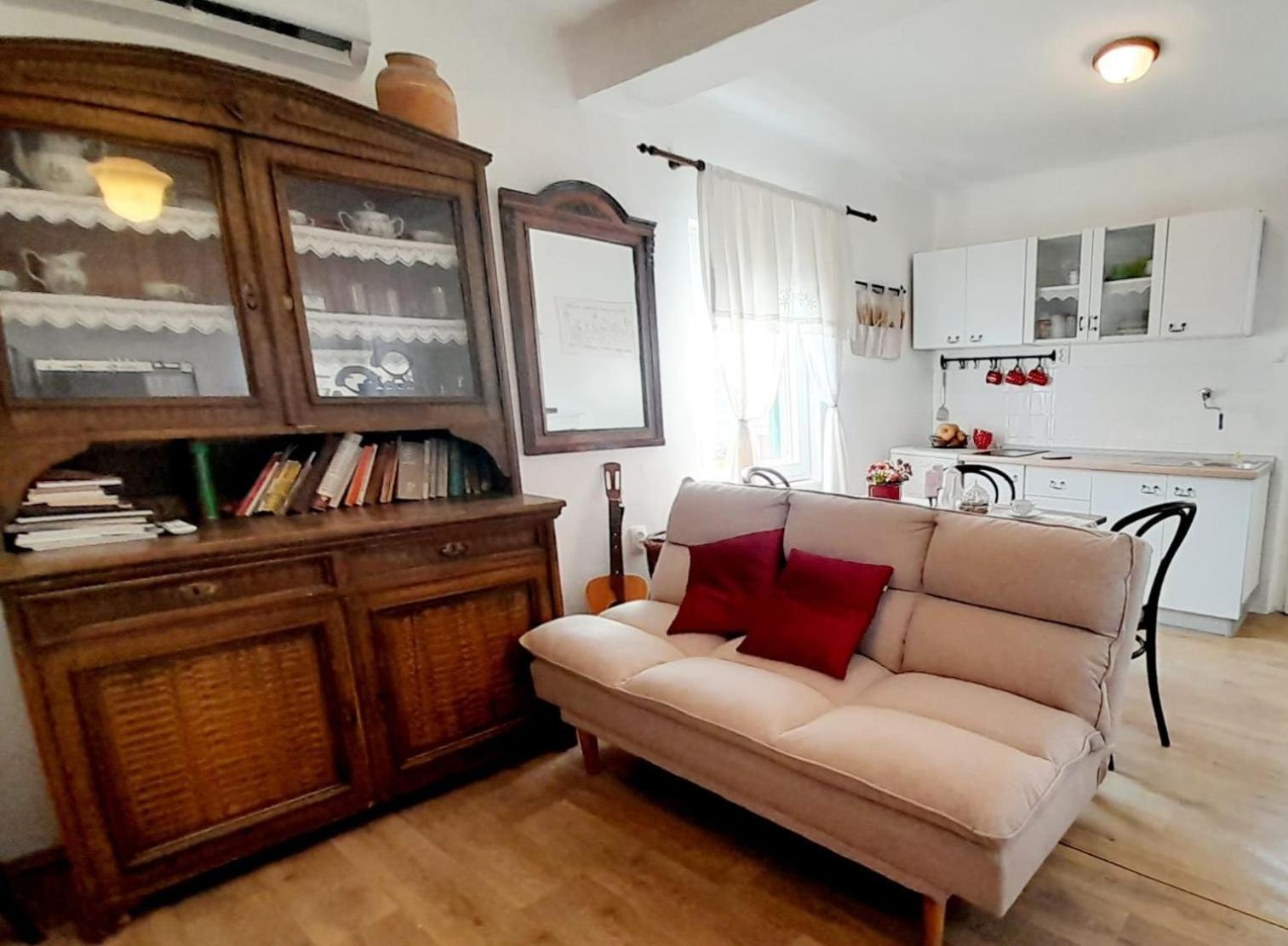 Dida Roko, Rustikalni Apartman S Terasom Каштела Экстерьер фото